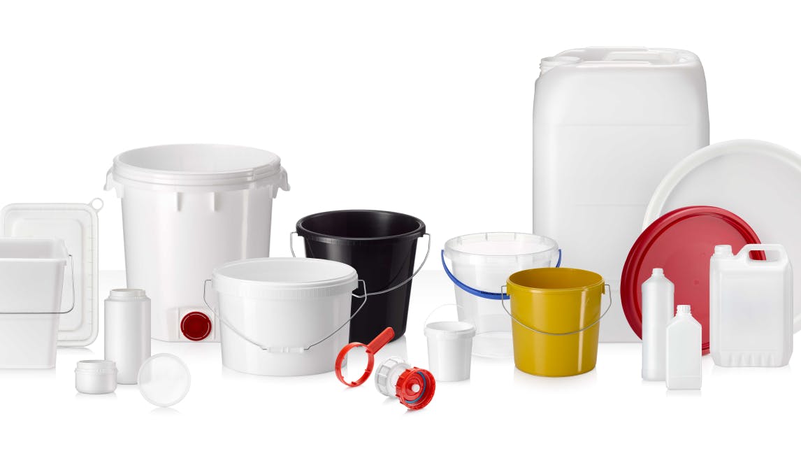 Displaying the product range of ALPLAindustrial: giving an overview of buckets, pails, pots, canisters in white, transparent and yellow color, but also the different shapes.
